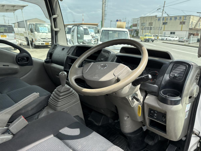 H28 アトラス 2t平ボディ|中古トラックの販売・買取・査定のアイナビ