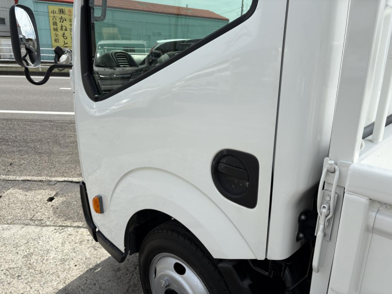 H28 アトラス 2t平ボディ|中古トラックの販売・買取・査定のアイナビ