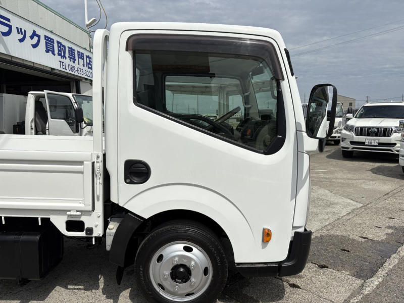 H28 アトラス 2t平ボディ|中古トラックの販売・買取・査定のアイナビ