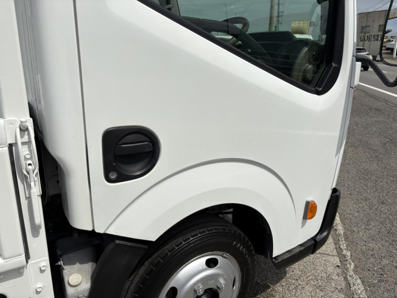 H28 アトラス 2t平ボディ|中古トラックの販売・買取・査定のアイナビ