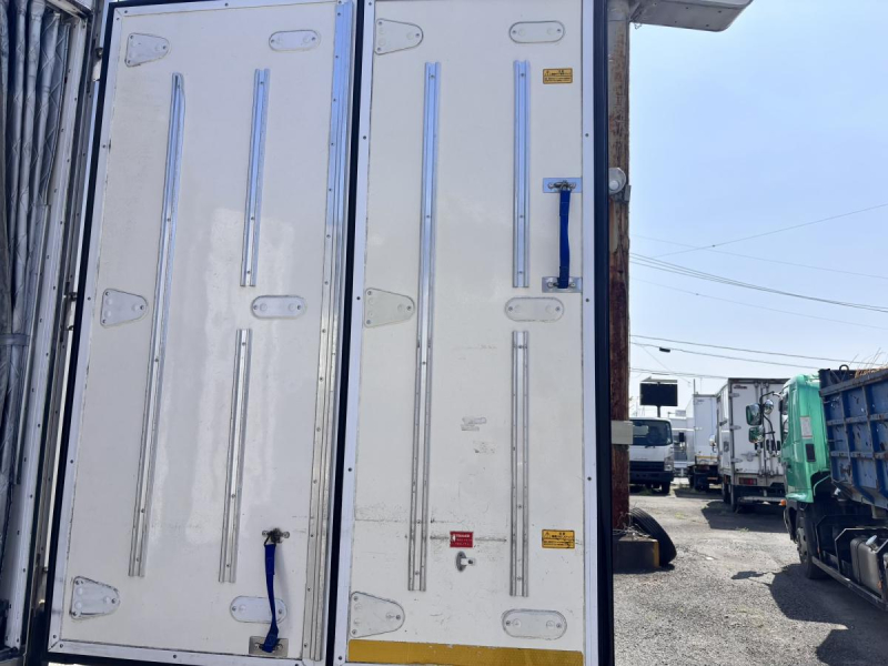 エルフ ワイドロング 冷蔵冷凍車 ハイブリッド車|中古トラックの販売・買取・査定のアイナビ