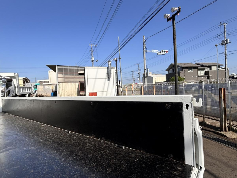 ワイド超ロング 4段クレーンラジコン付き AT車|中古トラックの販売・買取・査定のアイナビ