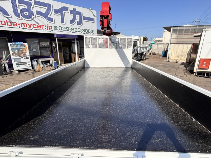 ワイド超ロング 4段クレーンラジコン付き AT車|中古トラックの販売・買取・査定のアイナビ