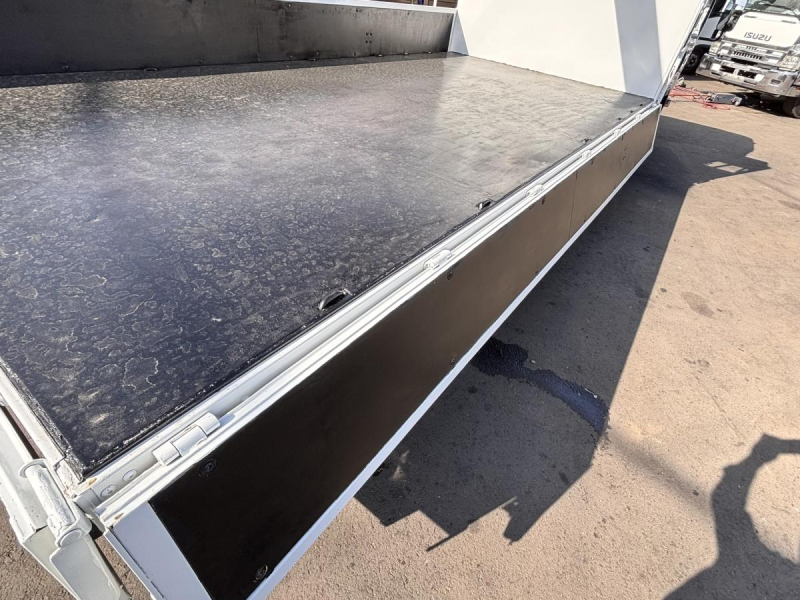 ワイド超ロング 4段クレーンラジコン付き AT車|中古トラックの販売・買取・査定のアイナビ