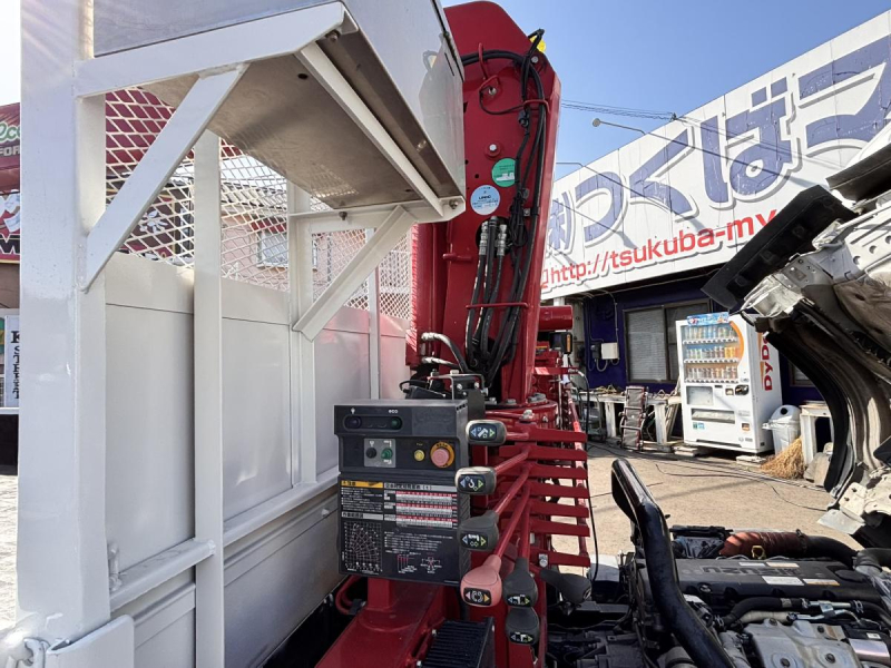 ワイド超ロング 4段クレーンラジコン付き AT車|中古トラックの販売・買取・査定のアイナビ