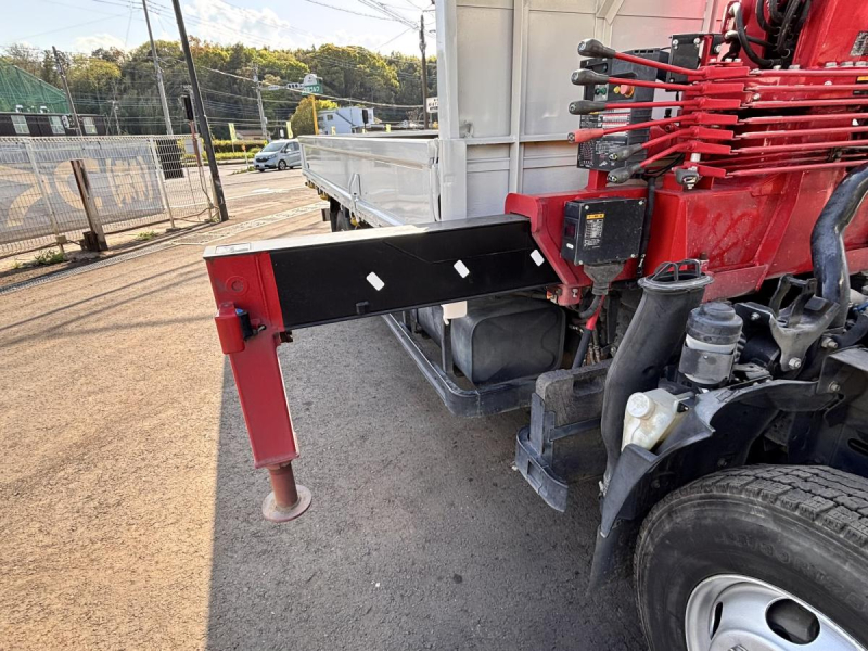 ワイド超ロング 4段クレーンラジコン付き AT車|中古トラックの販売・買取・査定のアイナビ