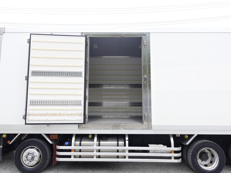 低温冷蔵冷凍2エバ大型|中古トラックの販売・買取・査定のアイナビ