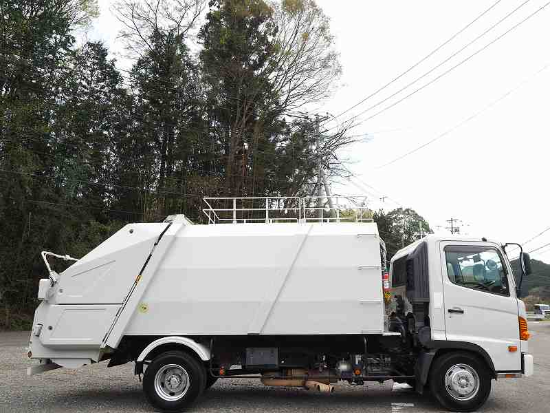 レンジャー富士車輌プレス式パッカー車10立米ペーパー仕様|中古トラックの販売・買取・査定のアイナビ