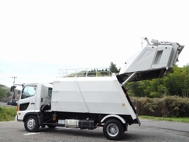 レンジャー富士車輌プレス式パッカー車10立米ペーパー仕様|中古トラックの販売・買取・査定のアイナビ