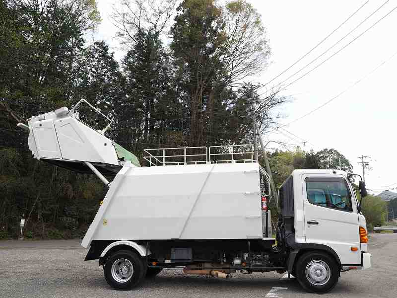 レンジャー富士車輌プレス式パッカー車10立米ペーパー仕様|中古トラックの販売・買取・査定のアイナビ