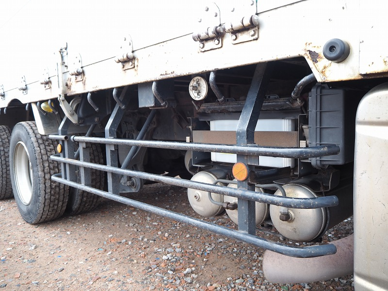 UDトラックスクオンアルミブロック平ボディ積載14.1t|中古トラックの販売・買取・査定のアイナビ