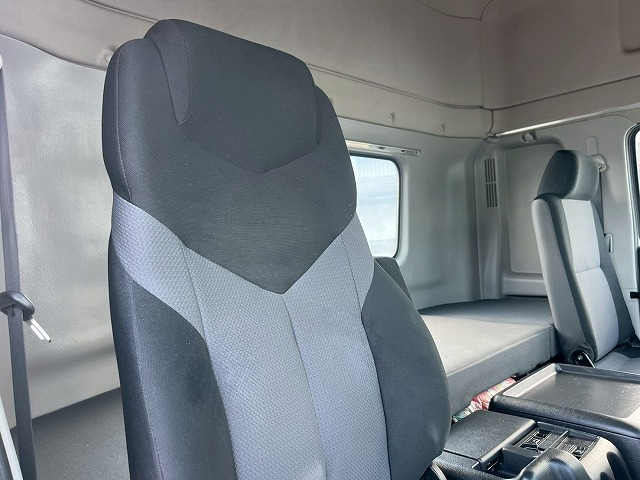 車検付!ハイルーフ★第5輪11.4トン★410馬力★リターダ★7速MT|中古トラックの販売・買取・査定のアイナビ