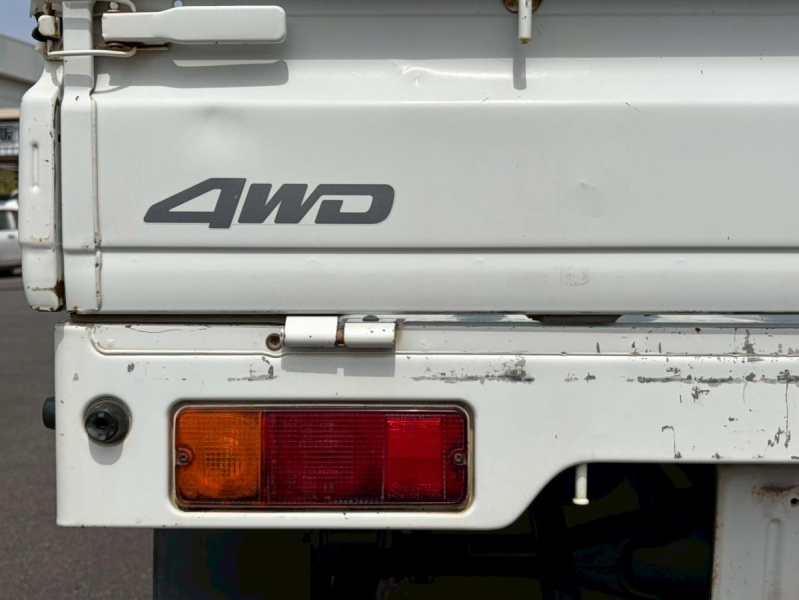 4WDエアコンPSスタッドレスタイヤABS|中古トラックの販売・買取・査定のアイナビ