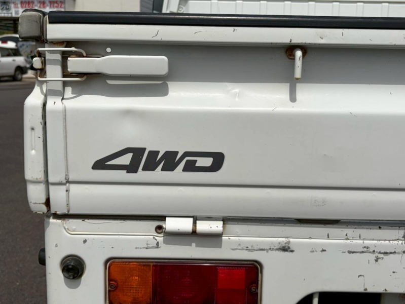 4WDエアコンPSスタッドレスタイヤABS|中古トラックの販売・買取・査定のアイナビ