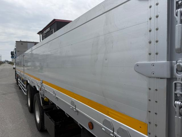 UDトラックス 平ボディ クオン|中古トラックの販売・買取・査定のアイナビ