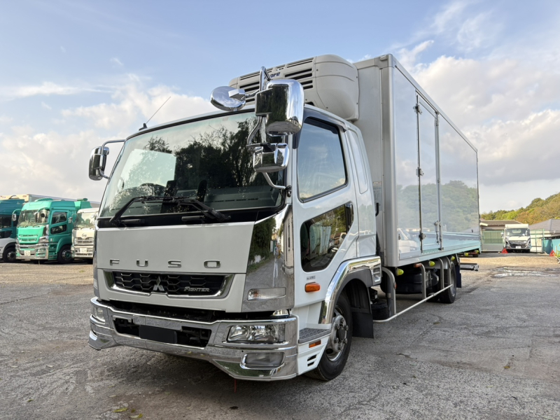 R3年式、ファイター、冷蔵冷凍車、車検付|中古トラックの販売・買取・査定のアイナビ