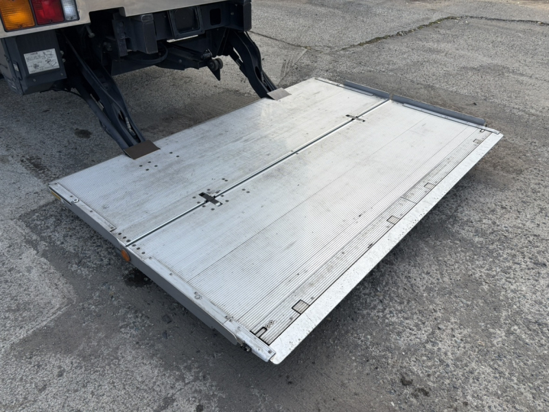 R3年式、ファイター、冷蔵冷凍車、車検付|中古トラックの販売・買取・査定のアイナビ