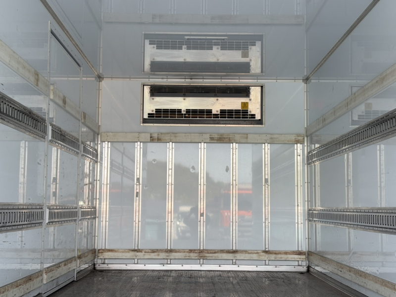 R3年式、ファイター、冷蔵冷凍車、車検付|中古トラックの販売・買取・査定のアイナビ