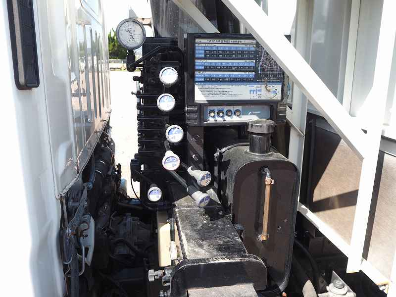 いすゞエルフ4WD4段クレーンラジコン10尺|中古トラックの販売・買取・査定のアイナビ