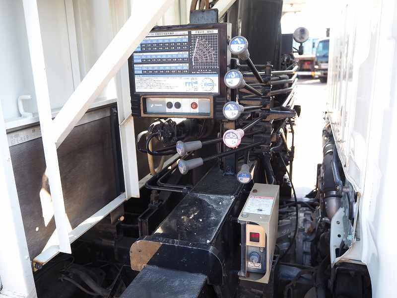 いすゞエルフ4WD4段クレーンラジコン10尺|中古トラックの販売・買取・査定のアイナビ