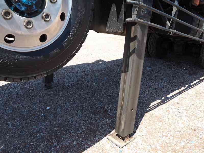 三菱スーパーグレート3軸高床ショートセルフローダー自動歩み|中古トラックの販売・買取・査定のアイナビ