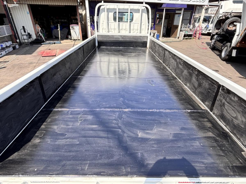 デュトロ 標準ロング平ボディー 積載2000kg|中古トラックの販売・買取・査定のアイナビ