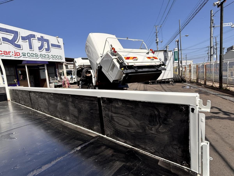 デュトロ 標準ロング平ボディー 積載2000kg|中古トラックの販売・買取・査定のアイナビ