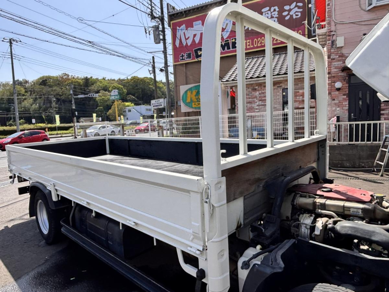 デュトロ 標準ロング平ボディー 積載2000kg|中古トラックの販売・買取・査定のアイナビ