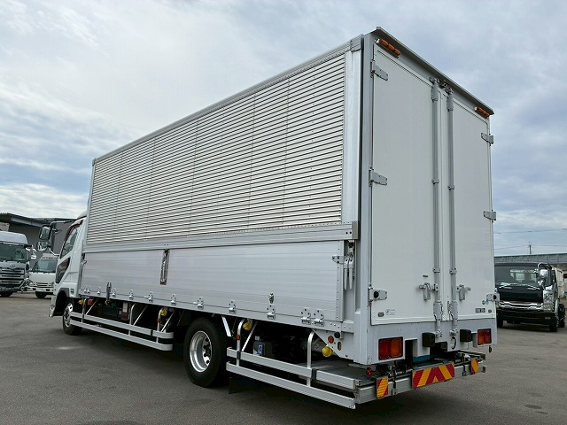 フルキャブ/ベッド付き240馬力6速マニュアルMT4t8t|中古トラックの販売・買取・査定のアイナビ