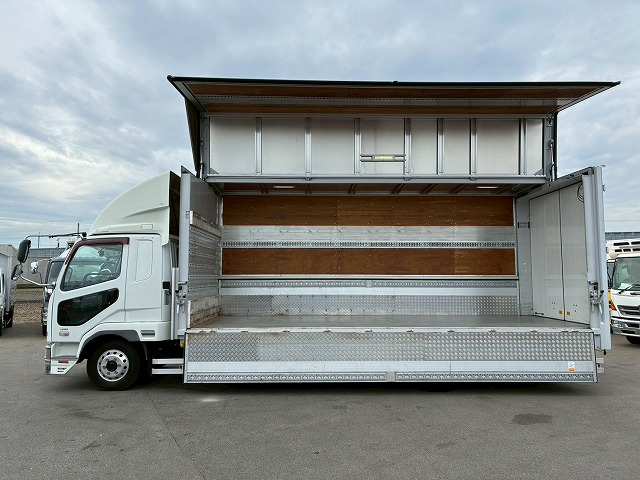 フルキャブ/ベッド付き240馬力6速マニュアルMT4t8t|中古トラックの販売・買取・査定のアイナビ