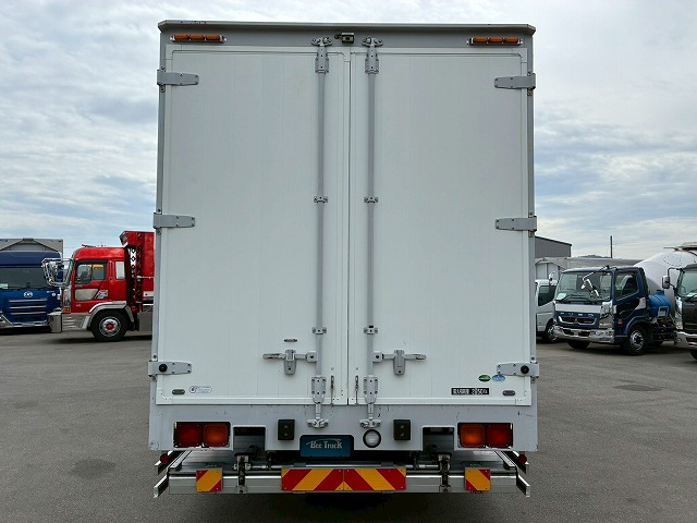 フルキャブ/ベッド付き240馬力6速マニュアルMT4t8t|中古トラックの販売・買取・査定のアイナビ