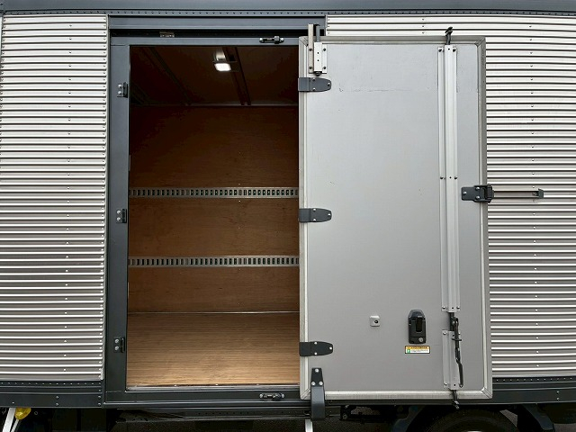 背高左サイド扉150馬力6速MTマニュアル2t5tドライバン|中古トラックの販売・買取・査定のアイナビ