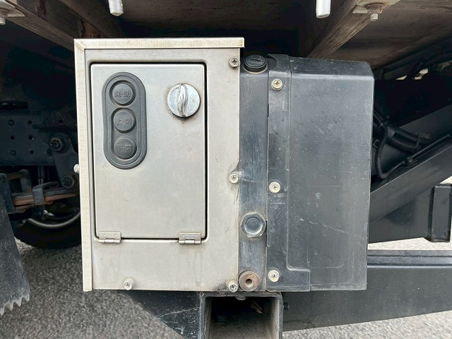 跳上式パワーゲート★ワンオーナー★カスタム★ワイド×ロング|中古トラックの販売・買取・査定のアイナビ