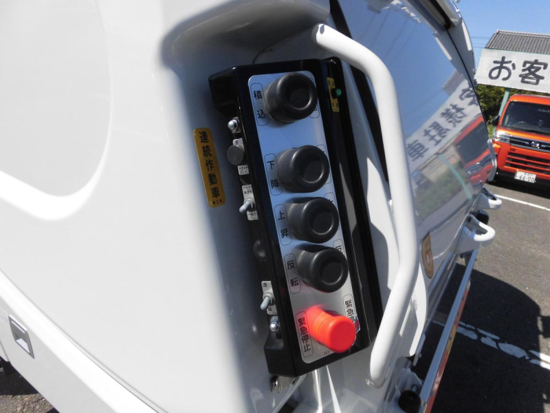 R7年エルフ3.05T6㎥新明和プレス式 排出押出式 連続SW|中古トラックの販売・買取・査定のアイナビ