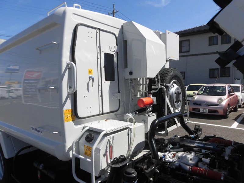 R7年エルフ3.05T6㎥新明和プレス式 排出押出式 連続SW|中古トラックの販売・買取・査定のアイナビ