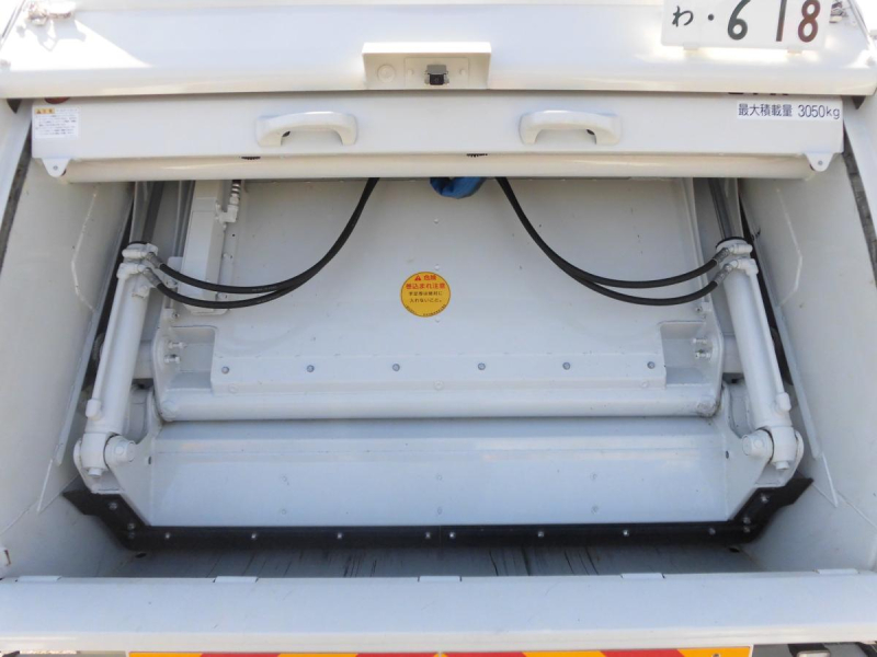 R7年エルフ3.05T6㎥新明和プレス式 排出押出式 連続SW|中古トラックの販売・買取・査定のアイナビ