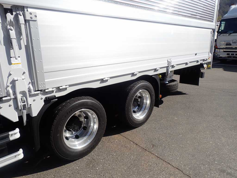 未使用 ハイルーフ 4軸低床 Rエアサス 7速 アルミホイール|中古トラックの販売・買取・査定のアイナビ