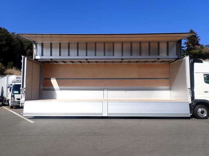 未使用 ハイルーフ 4軸低床 Rエアサス 7速 アルミホイール|中古トラックの販売・買取・査定のアイナビ