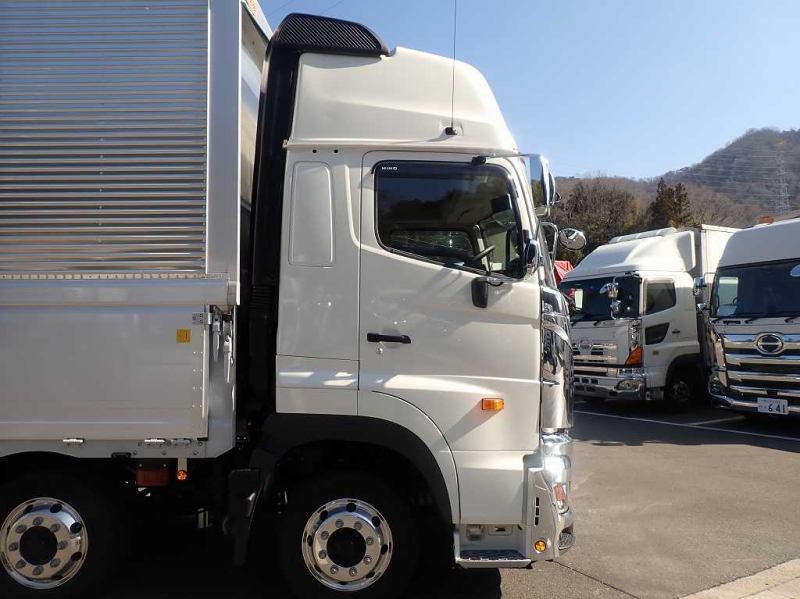 未使用 ハイルーフ 4軸低床 Rエアサス 7速 アルミホイール|中古トラックの販売・買取・査定のアイナビ