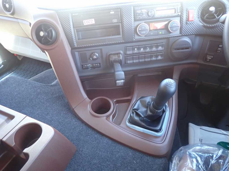 未使用 ハイルーフ 4軸低床 Rエアサス 7速 アルミホイール|中古トラックの販売・買取・査定のアイナビ