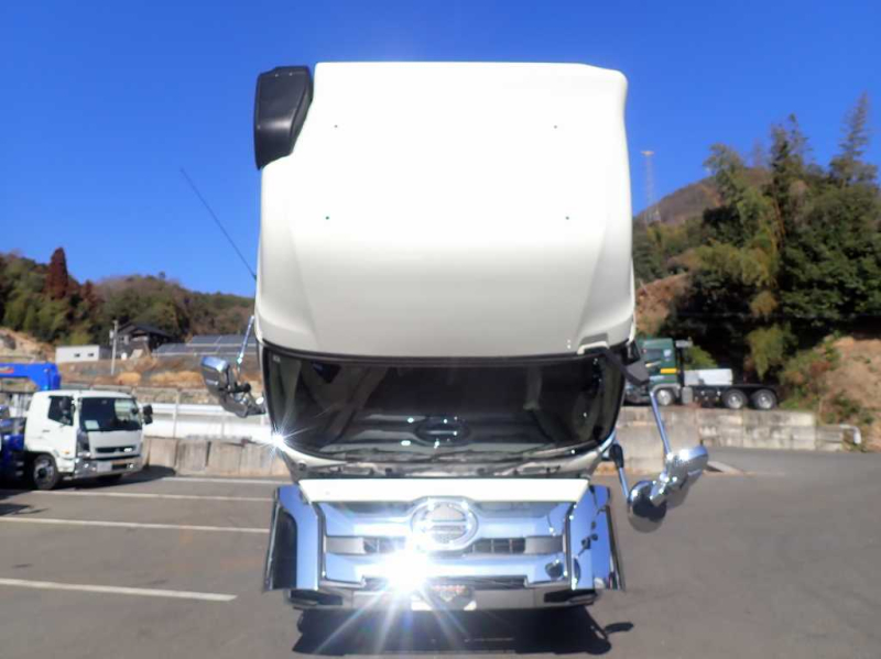 未使用 ハイルーフ 4軸低床 Rエアサス 7速 アルミホイール|中古トラックの販売・買取・査定のアイナビ