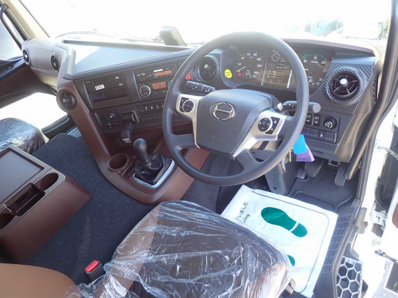 未使用 ハイルーフ 4軸低床 Rエアサス 7速 アルミホイール|中古トラックの販売・買取・査定のアイナビ