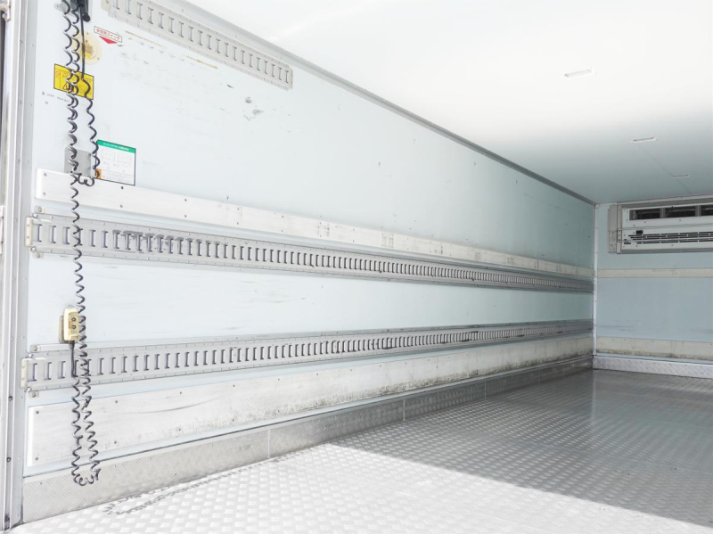 低温冷蔵冷凍パワーゲート増トン|中古トラックの販売・買取・査定のアイナビ