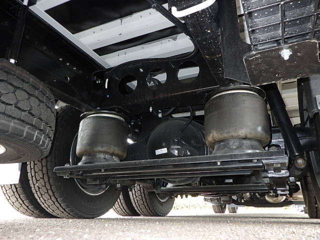 三菱令和8年式4軸低床アルミウィング車検付き|中古トラックの販売・買取・査定のアイナビ