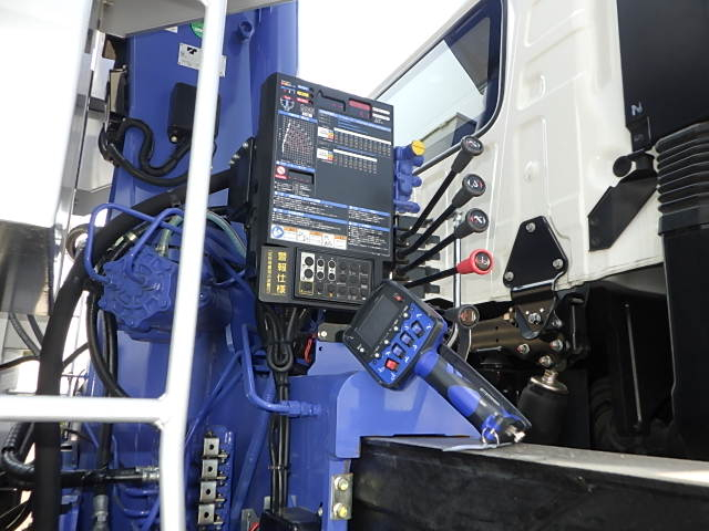 日野令和7年式☆セルフクレーン☆検切れプレート付き|中古トラックの販売・買取・査定のアイナビ