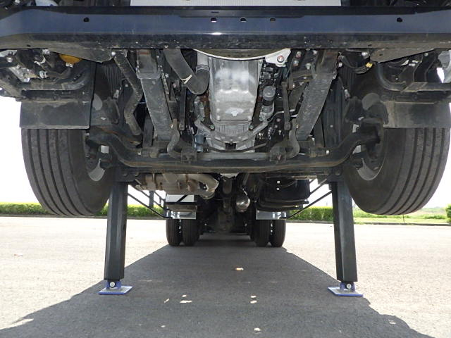 日野令和7年式☆セルフクレーン☆検切れプレート付き|中古トラックの販売・買取・査定のアイナビ