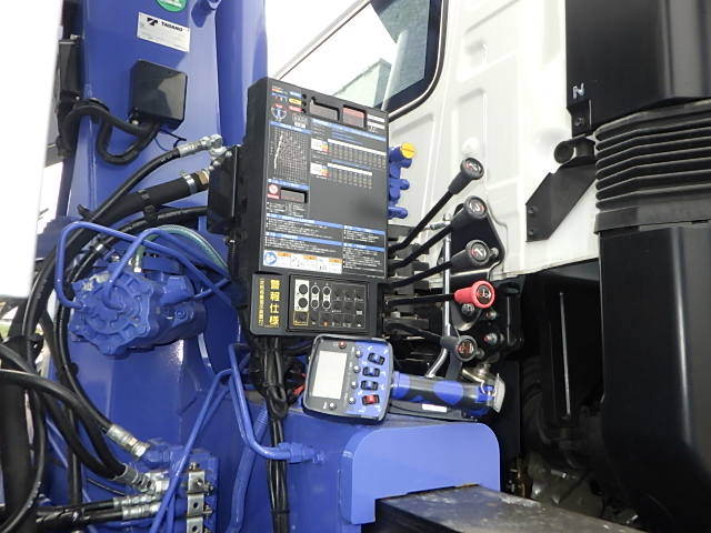 日野令和7年☆セルフクレーン☆自動歩み板付き検切れ|中古トラックの販売・買取・査定のアイナビ