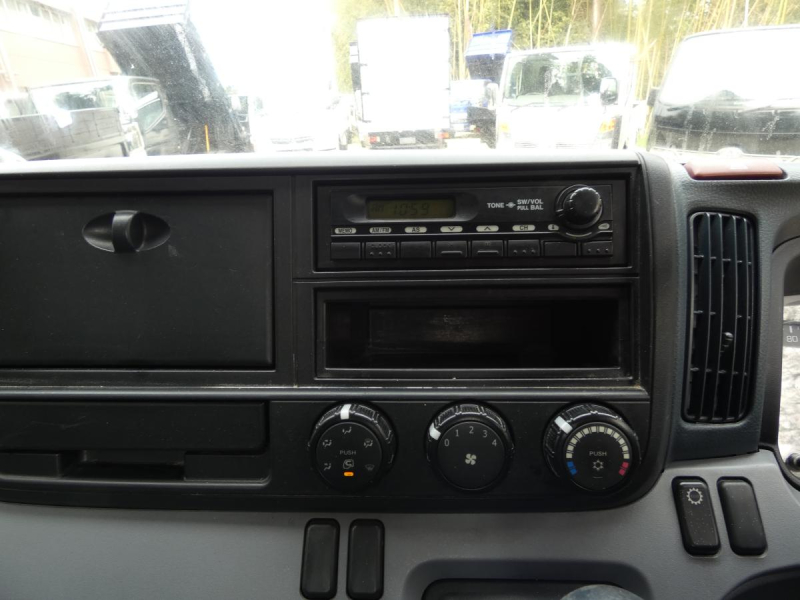 H242トン 平ボデー オートマ ETC|中古トラックの販売・買取・査定のアイナビ