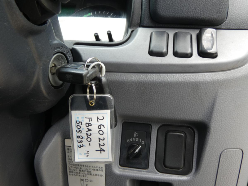 H242トン 平ボデー オートマ ETC|中古トラックの販売・買取・査定のアイナビ