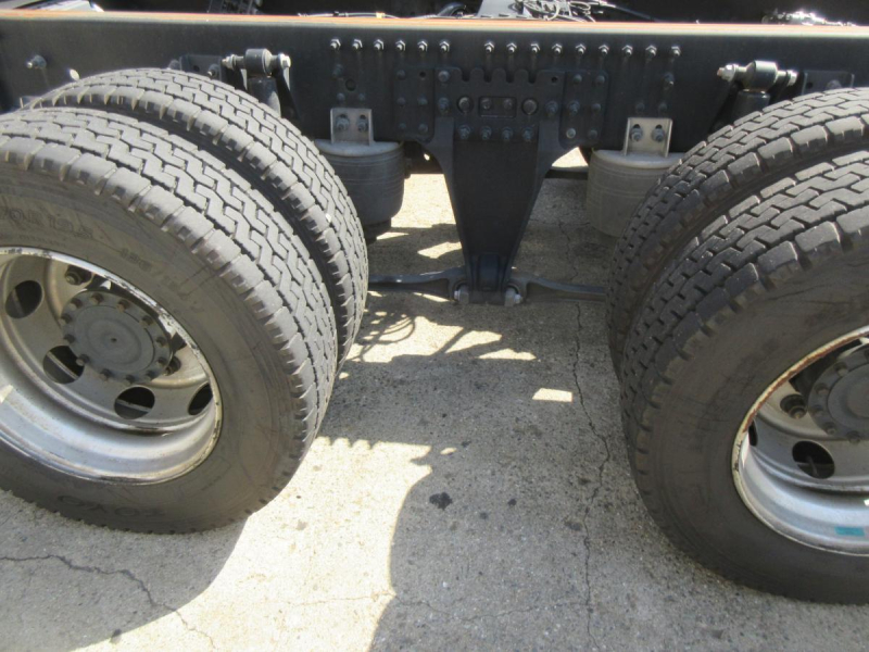 2PGクオンハイルーフ4軸低床シャーシ|中古トラックの販売・買取・査定のアイナビ